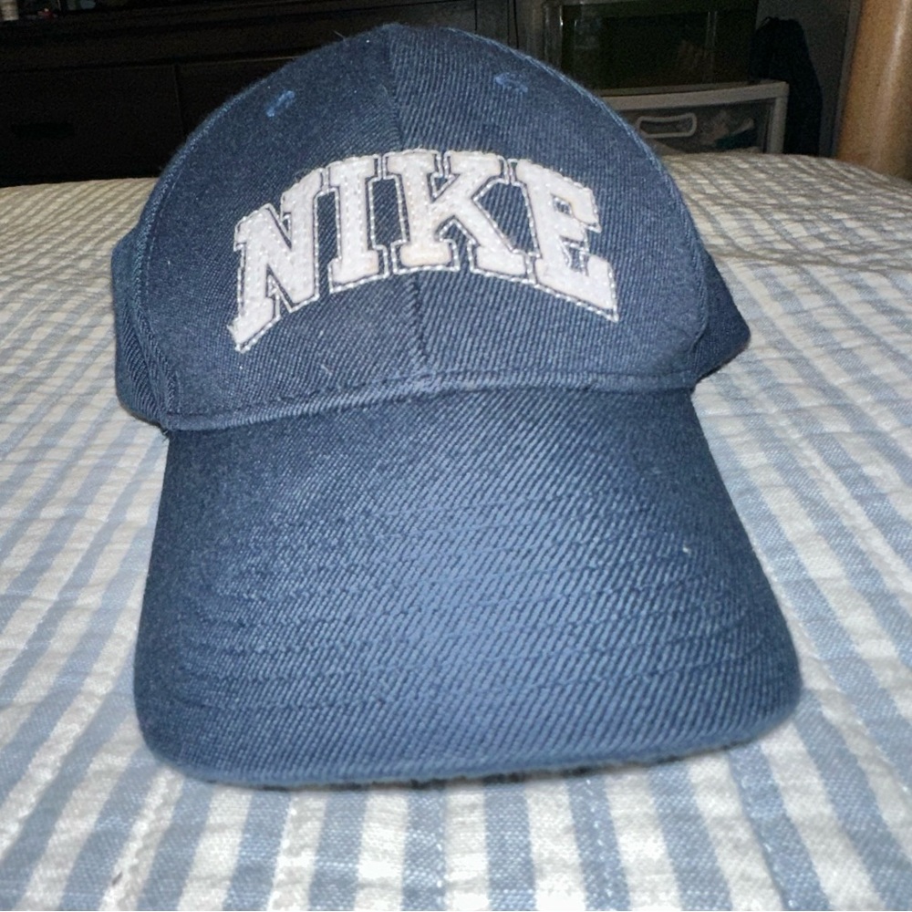 Vintage Nike Dad Cap Strapback SpellOut Logo White Embroidered Navy Blue‎ Mens
